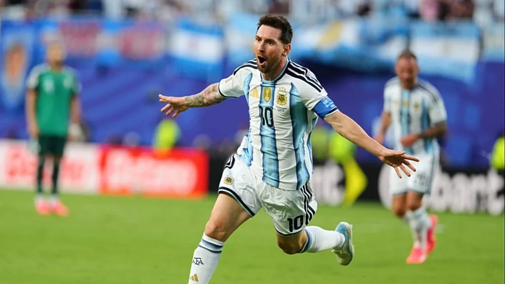 Argentina cruise past Algeria 3-0 at the World Cup