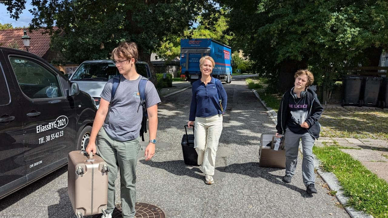 Summer 2026's defining travel trends: grandma-led tourism and 'dusking'